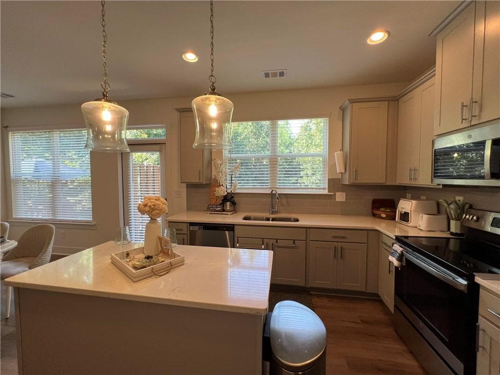 3 bedroom, 3 bathroom, 1,957 sq ft townhouse for sale at 7705 Baron Road, South Fulton, GA 30213 — photo 7