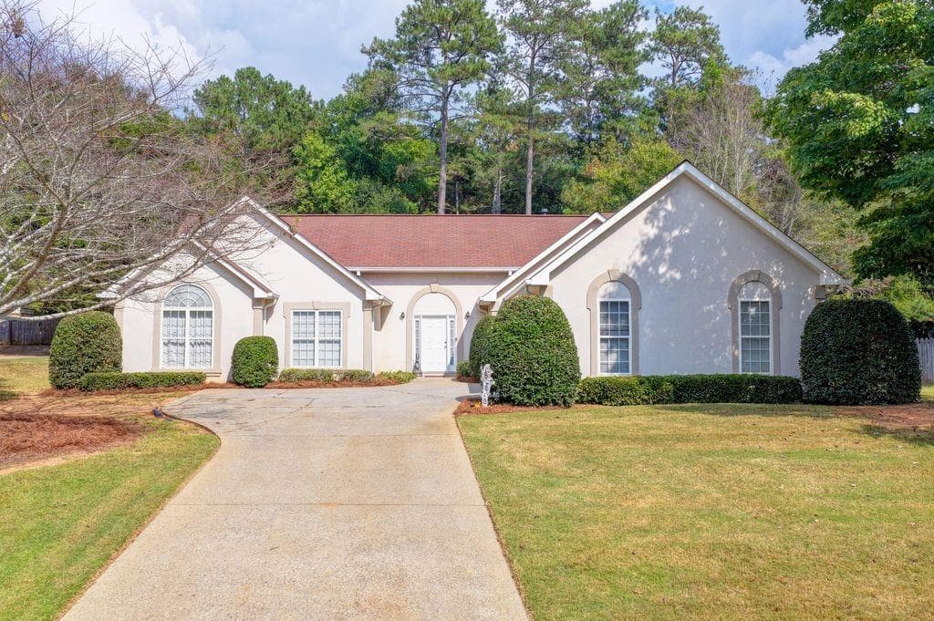 3 bedroom, 2 bathroom, 2,037 sq ft single family residence under contract at 7135 Hunters Trace Drive, Cumming, GA 30028