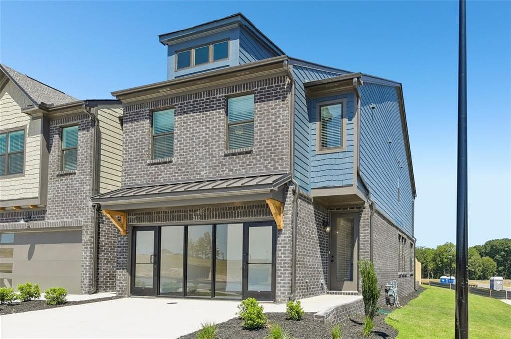3 bedroom, 3 bathroom, 1,745 sq ft townhouse for sale at 218 Foxtrot Avenue, Hoschton, GA 30548 — photo 2