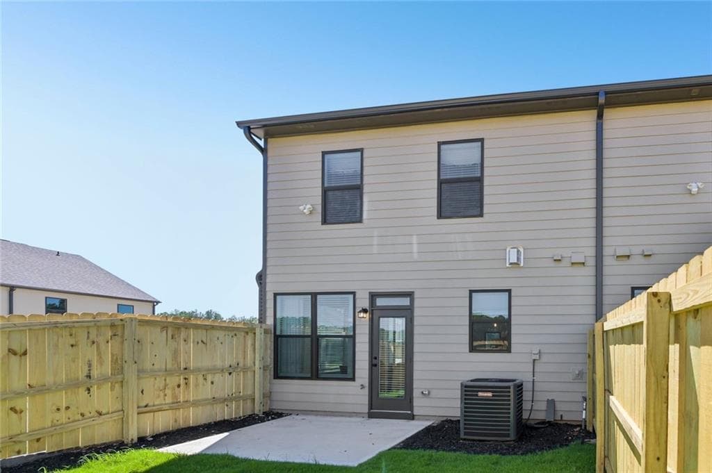 3 bedroom, 3 bathroom, 1,745 sq ft townhouse for sale at 218 Foxtrot Avenue, Hoschton, GA 30548 — photo 3