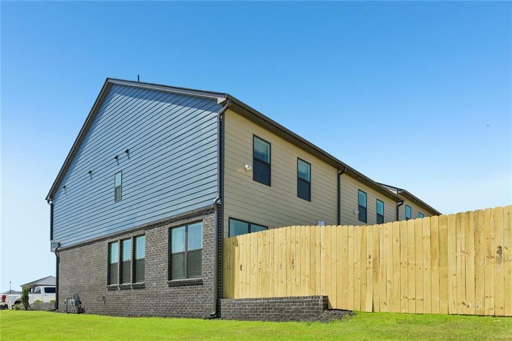 3 bedroom, 3 bathroom, 1,745 sq ft townhouse for sale at 218 Foxtrot Avenue, Hoschton, GA 30548 — photo 4
