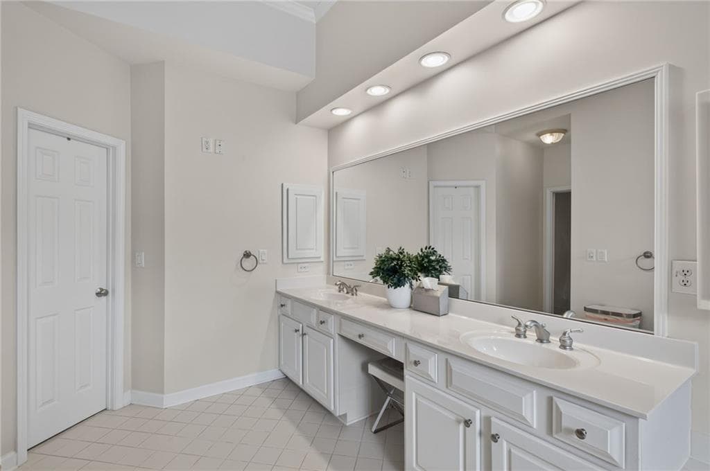 4 bedroom, 5 bathroom, 3,468 sq ft townhouse for sale at 4678 Ivygate Circle 8E, Atlanta, GA 30339 — photo 9