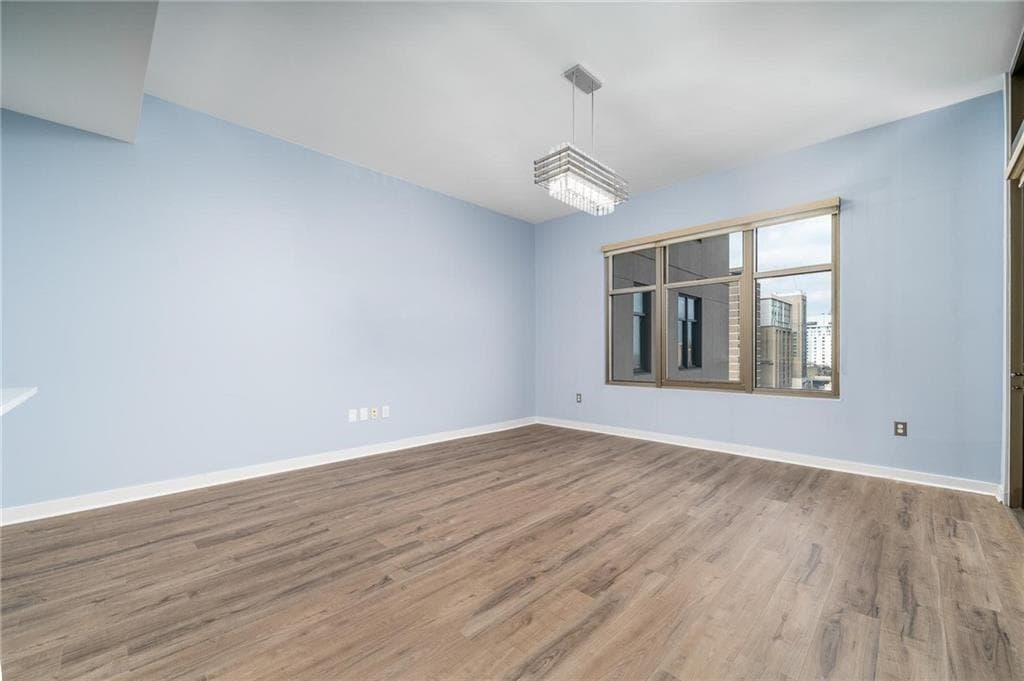 2 bedroom, 1 bathroom, 930 sq ft condominium for sale at 565 Peachtree Street 1207, Atlanta, GA 30308 — photo 2