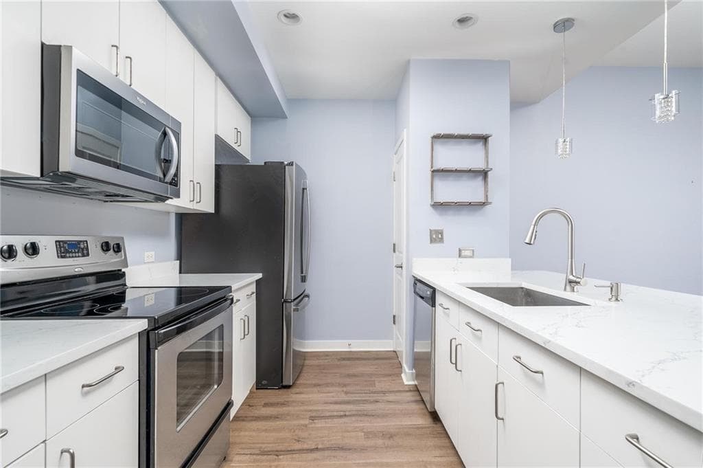 2 bedroom, 1 bathroom, 930 sq ft condominium for sale at 565 Peachtree Street 1207, Atlanta, GA 30308 — photo 5