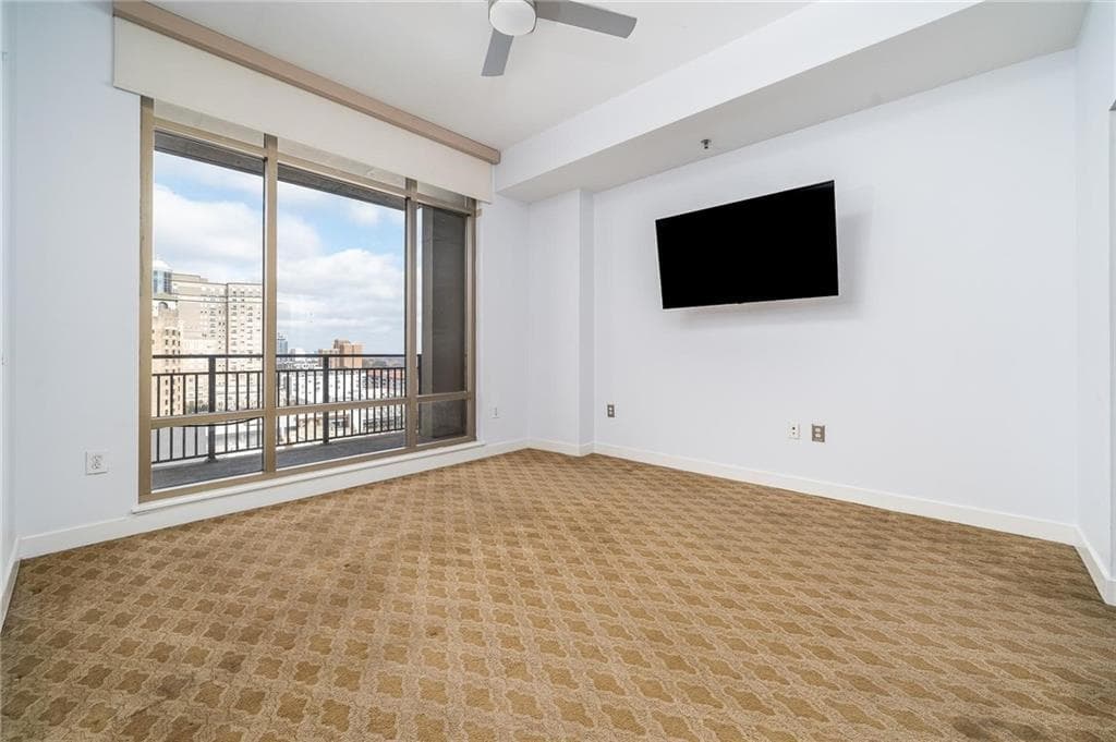 2 bedroom, 1 bathroom, 930 sq ft condominium for sale at 565 Peachtree Street 1207, Atlanta, GA 30308 — photo 8