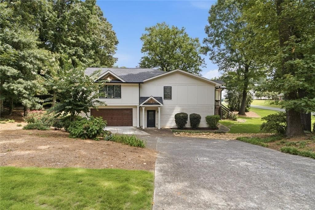 4 bedroom, 4 bathroom, 3,776 sq ft single family residence for sale at 2661 NE Sheila Lane, Marietta, GA 30062 — photo 2