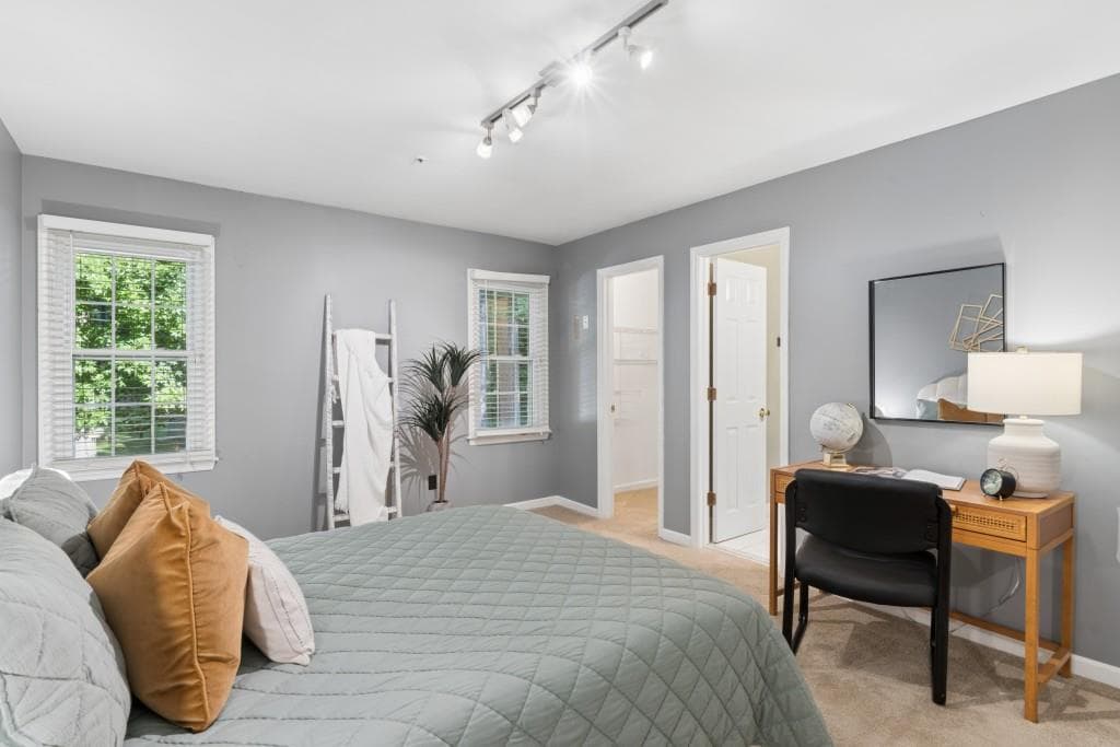 2 bedroom, 3 bathroom, 1,361 sq ft townhouse for sale at 597 Saint James Walk, Marietta, GA 30067 — photo 4