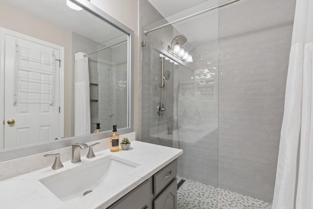 2 bedroom, 3 bathroom, 1,361 sq ft townhouse for sale at 597 Saint James Walk, Marietta, GA 30067 — photo 5