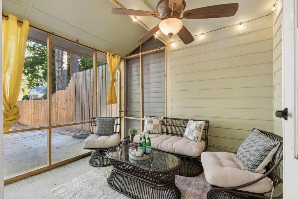 2 bedroom, 3 bathroom, 1,361 sq ft townhouse for sale at 597 Saint James Walk, Marietta, GA 30067 — photo 3