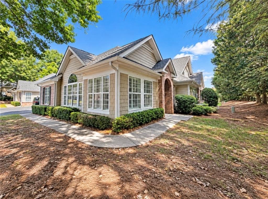 3 bedroom, 2 bathroom, 1,854 sq ft condominium for rent at 2100 Village Lane, Roswell, GA 30075 for $3,350 a month — photo 3