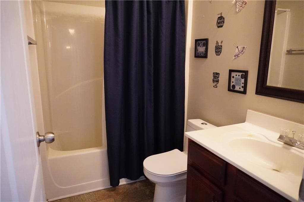 5 bedroom, 4 bathroom, 4,316 sq ft single family residence for sale at 7985 Sandpoint Place, Lithia Springs, GA 30122 — photo 5