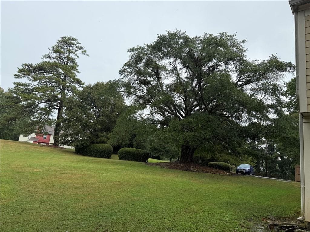 2 bedroom, 1 bathroom, 1,036 sq ft townhouse for sale at 6705 Colchester Place, Norcross, GA 30093 — photo 2