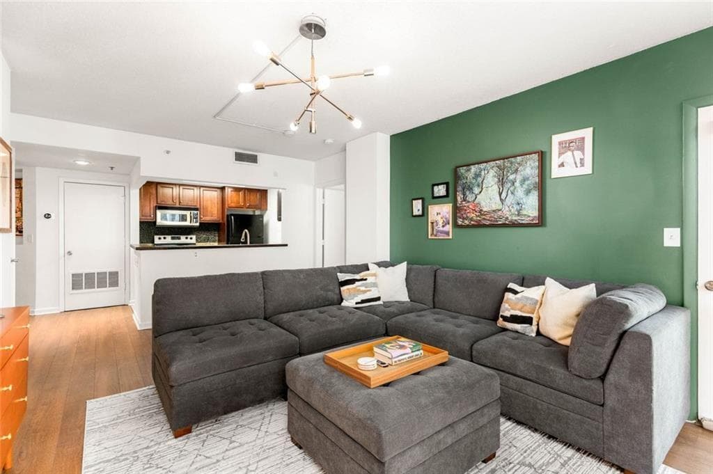 1 bedroom, 1 bathroom, 772 sq ft condominium for sale at 1280 W Peachtree Street 2803, Atlanta, GA 30309 — photo 5
