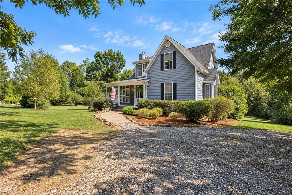 2 bedroom, 2 bathroom, 2,426 sq ft single family residence for sale at 6533 W Armuchee Road, Summerville, GA 30747 — photo 2