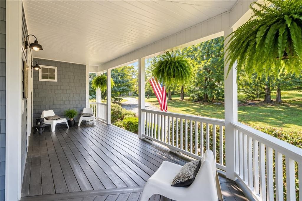2 bedroom, 2 bathroom, 2,426 sq ft single family residence for sale at 6533 W Armuchee Road, Summerville, GA 30747 — photo 4