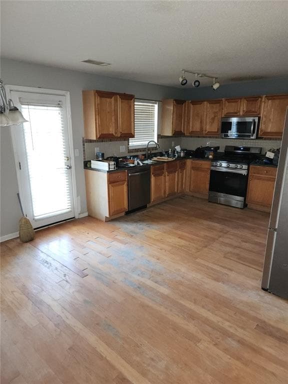 4 bedroom, 3 bathroom, 2,620 sq ft single family residence under contract at 6397 Dekeon Drive, Atlanta, GA 30349 — photo 4