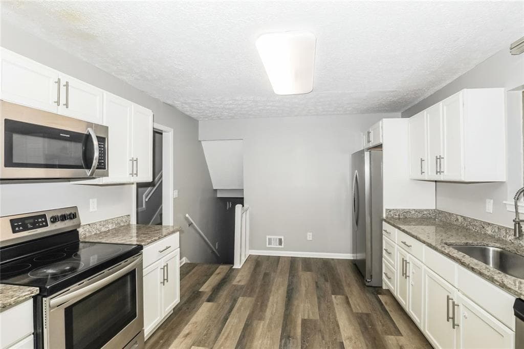 4 bedroom, 3 bathroom, 2,064 sq ft single family residence for sale at 2734 Noahs Ark Road, Jonesboro, GA 30236 — photo 6