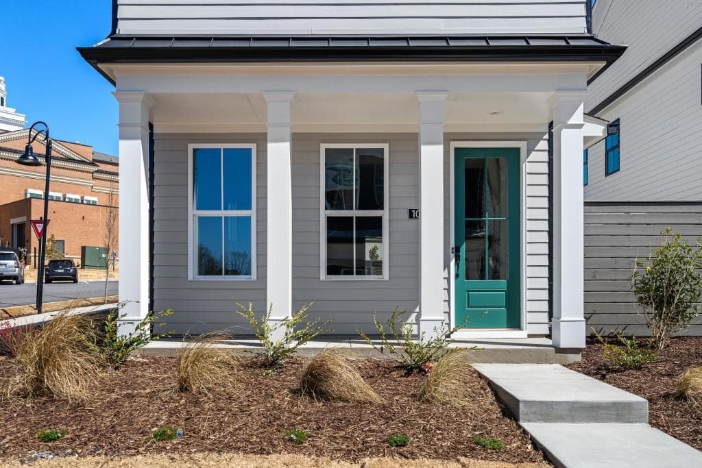 2 bedroom, 3 bathroom, 1,223 sq ft single family residence for sale at 249 10th Street, Auburn, GA 30011 — photo 2