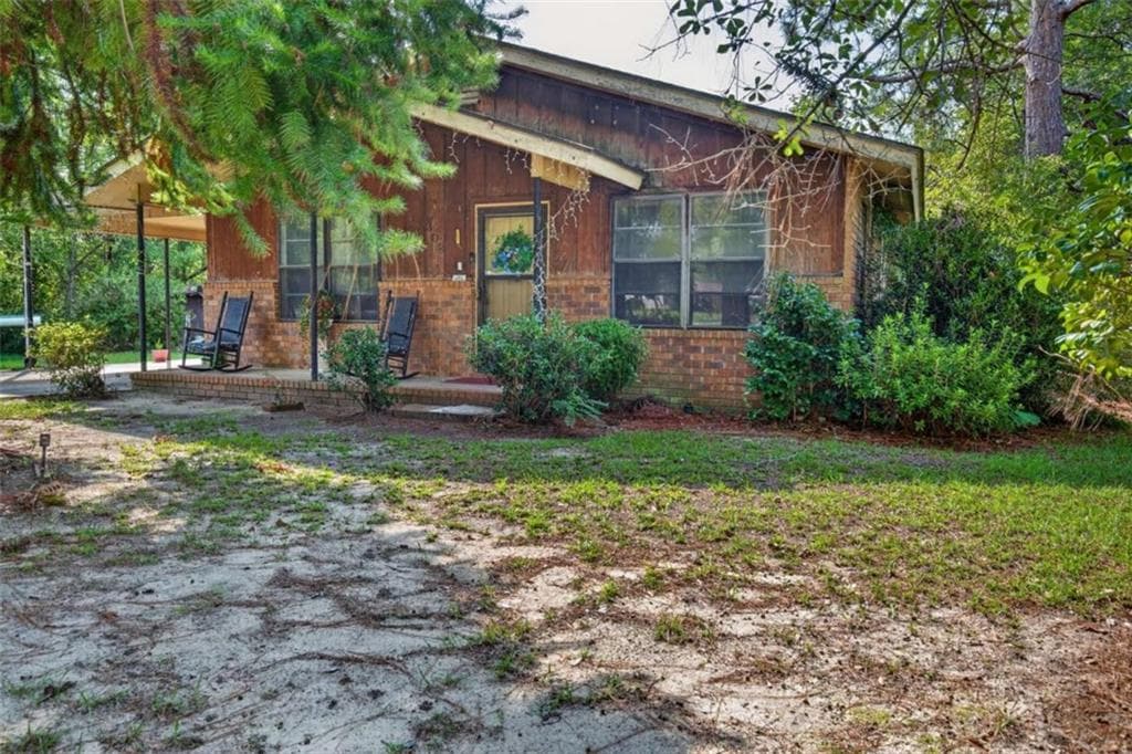 3 bedroom, 2 bathroom, 1,410 sq ft single family residence for sale at 302 Lakeview Drive, Glennville, GA 30427 — photo 2