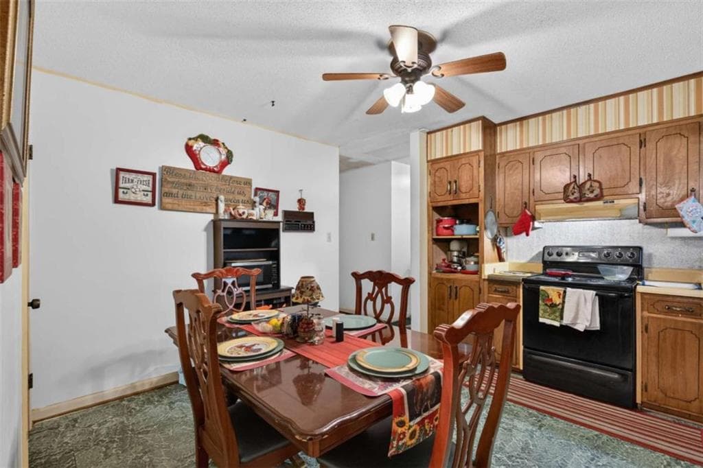 3 bedroom, 2 bathroom, 1,410 sq ft single family residence for sale at 302 Lakeview Drive, Glennville, GA 30427 — photo 10