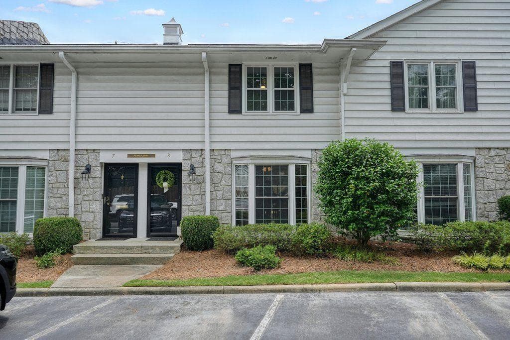2 bedroom, 2 bathroom, 1,108 sq ft condominium for sale at 136 Peachtree Memorial Drive PA8, Atlanta, GA 30309 — photo 1 of 42