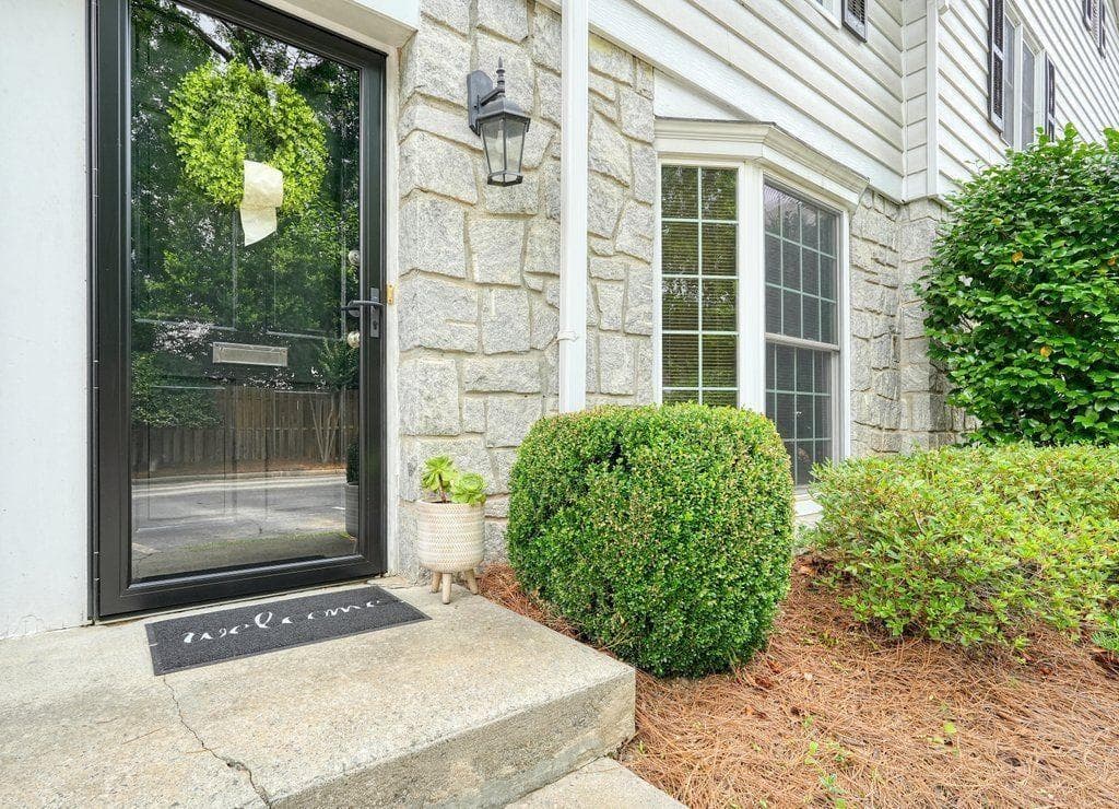 2 bedroom, 2 bathroom, 1,108 sq ft condominium for sale at 136 Peachtree Memorial Drive PA8, Atlanta, GA 30309 — photo 2