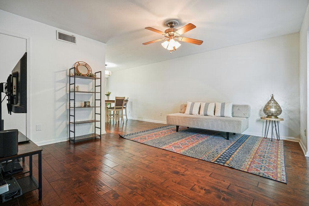 2 bedroom, 2 bathroom, 1,108 sq ft condominium for sale at 136 Peachtree Memorial Drive PA8, Atlanta, GA 30309 — photo 3