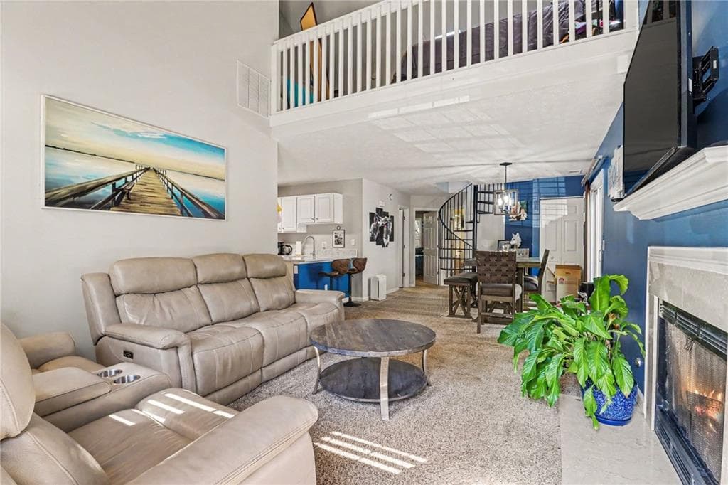 2 bedroom, 2 bathroom, 1,272 sq ft single family residence for sale at 1073 Daventry Crossing, Woodstock, GA 30188 — photo 2