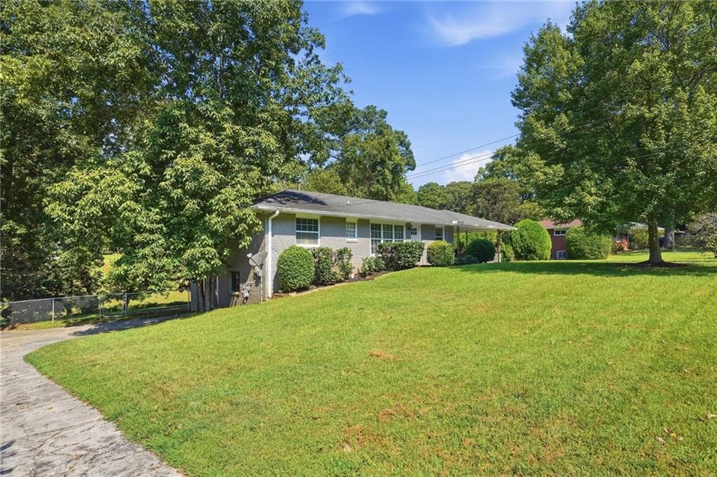 2 bedroom, 2 bathroom, 1,700 sq ft single family residence for sale at 2329 Elmwood Circle, Atlanta, GA 30339 — photo 2