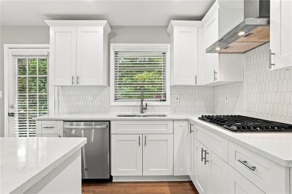 2 bedroom, 2 bathroom, 1,700 sq ft single family residence for sale at 2329 Elmwood Circle, Atlanta, GA 30339 — photo 7