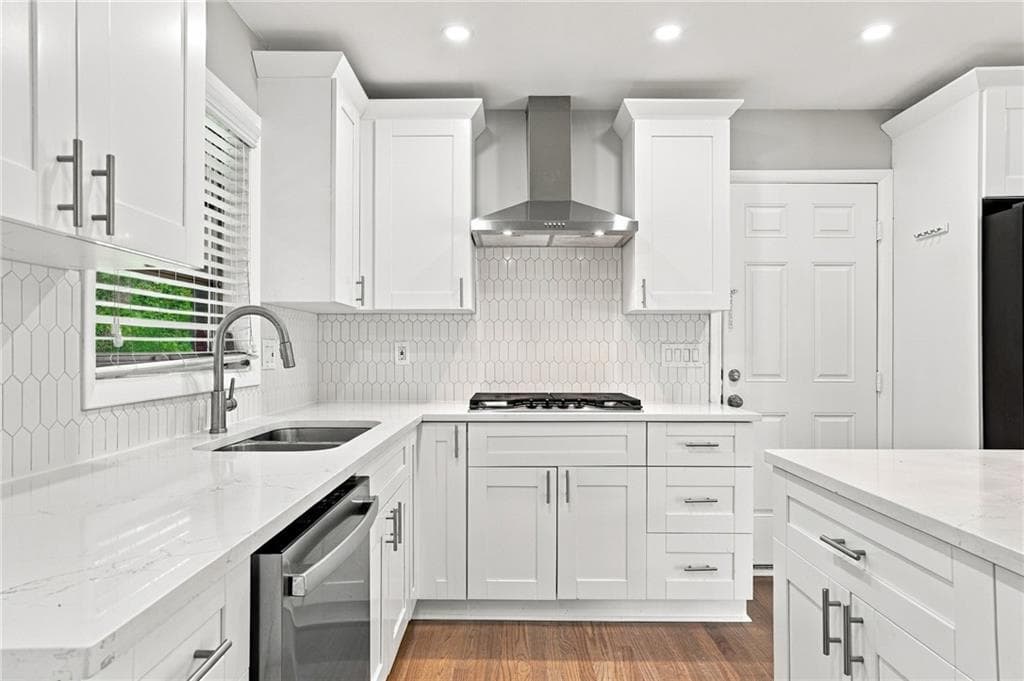 2 bedroom, 2 bathroom, 1,700 sq ft single family residence for sale at 2329 Elmwood Circle, Atlanta, GA 30339 — photo 9