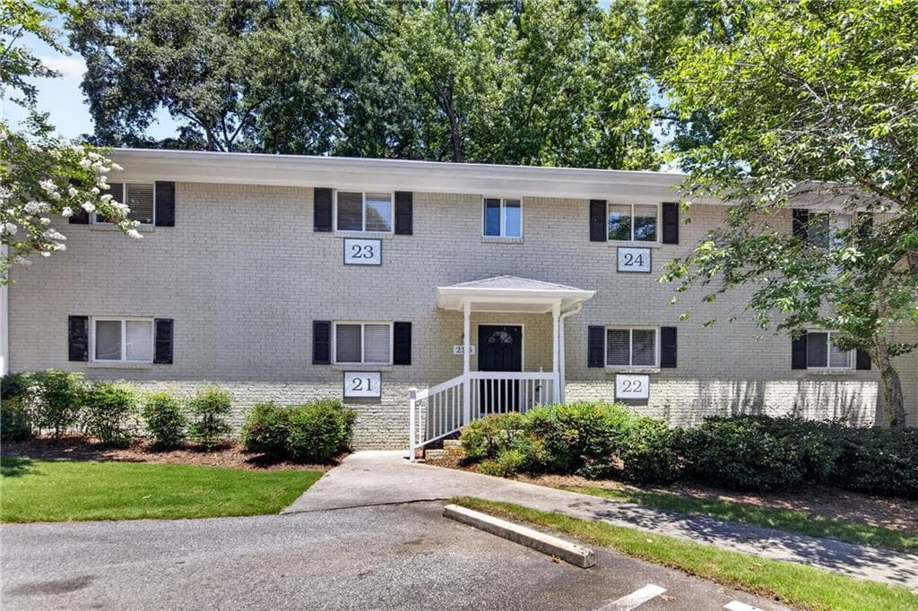 2 bedroom, 1 bathroom, 864 sq ft apartment for rent at 255 Jefferson Place 23, Decatur, GA 30030 for $1,595 a month — photo 3