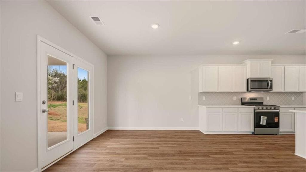 4 bedroom, 4 bathroom, 2,816 sq ft single family residence for sale at 54 Weymouth Drive, Locust Grove, GA 30248 — photo 8