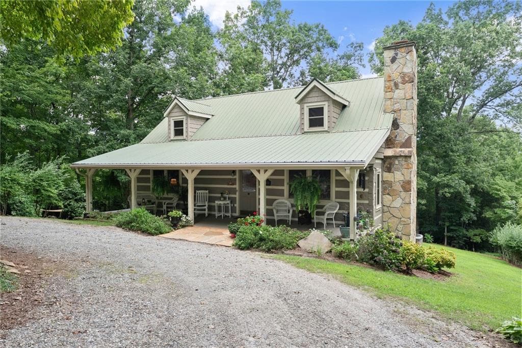 3 bedroom, 2 bathroom, 1,760 sq ft single family residence for sale at 481 Leona Lane, Cleveland, GA 30528 — photo 3