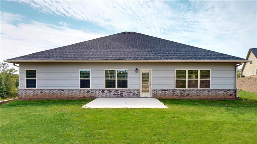 4 bedroom, 2 bathroom, 2,100 sq ft single family residence for sale at 1035 Holliday Pass, Griffin, GA 30223 — photo 3
