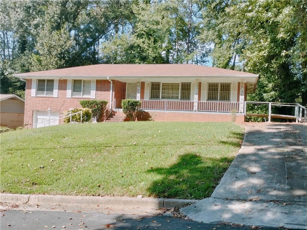 4 bedroom, 3 bathroom, 1,610 sq ft single family residence for sale at 2641 Hedgewood Lane, Atlanta, GA 30311 — photo 2