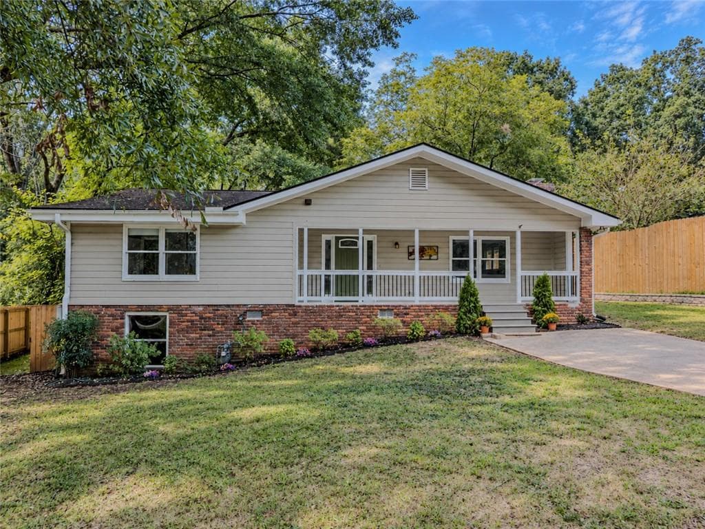 3 bedroom, 2 bathroom, 1,894 sq ft single family residence for sale at 848 East Avenue, Scottdale, GA 30079 — photo 2