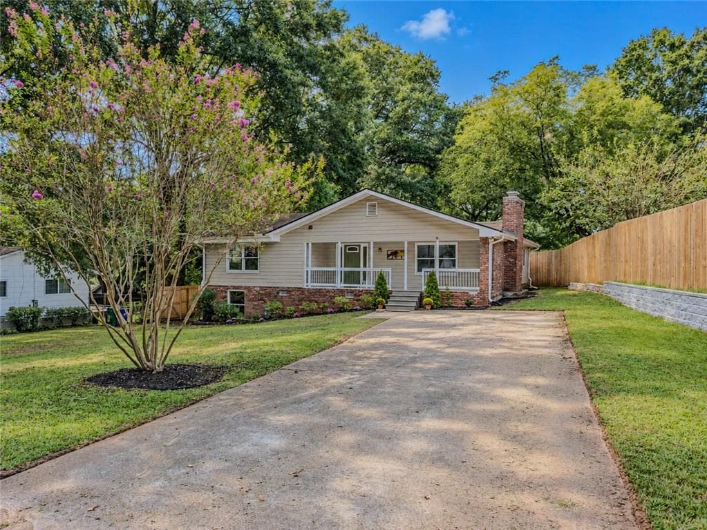 3 bedroom, 2 bathroom, 1,894 sq ft single family residence for sale at 848 East Avenue, Scottdale, GA 30079 — photo 4