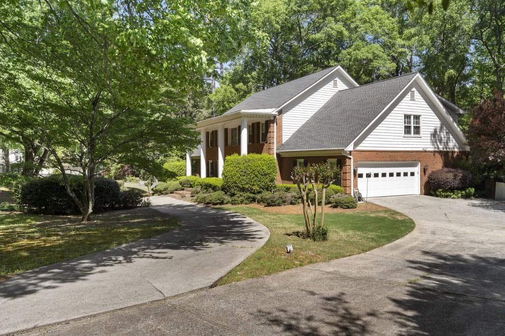 6 bedroom, 7 bathroom, 5,176 sq ft single family residence for sale at 1780 Brandon Hall Drive, Atlanta, GA 30350 — photo 3