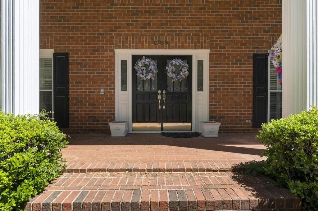 6 bedroom, 7 bathroom, 5,176 sq ft single family residence for sale at 1780 Brandon Hall Drive, Atlanta, GA 30350 — photo 4