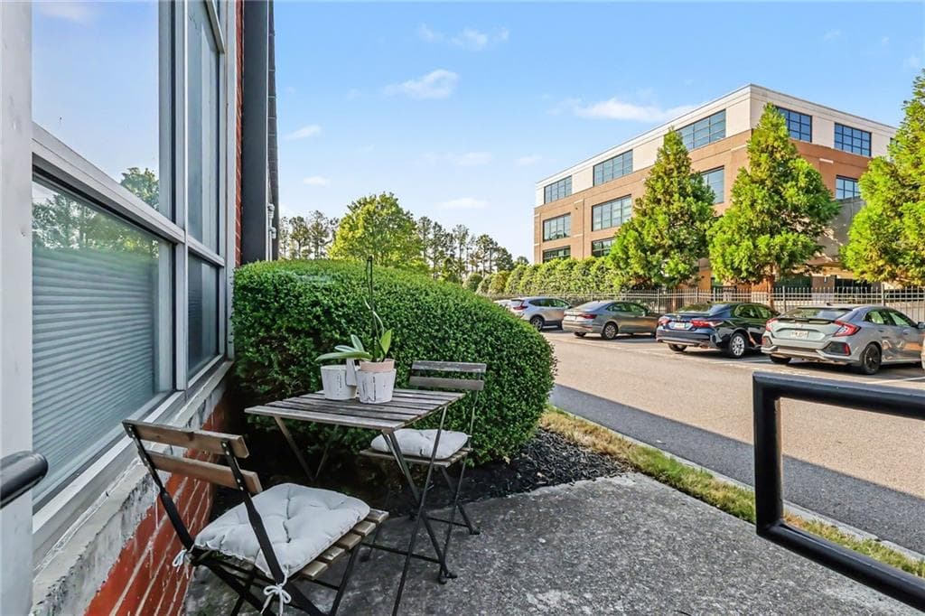 1 bedroom, 1 bathroom, 1,060 sq ft condominium for sale at 5200 Peachtree Road 2114, Atlanta, GA 30341 — photo 3
