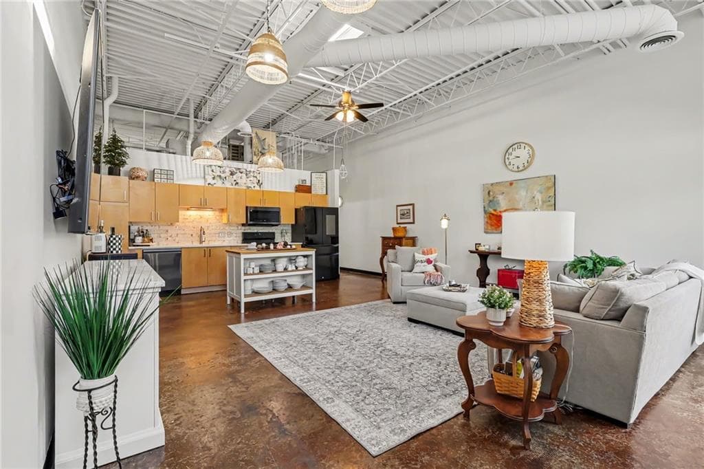 1 bedroom, 1 bathroom, 1,060 sq ft condominium for sale at 5200 Peachtree Road 2114, Atlanta, GA 30341 — photo 4