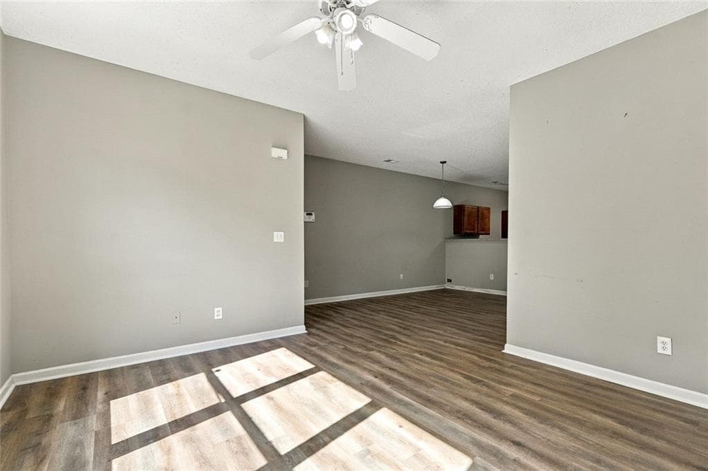 3 bedroom, 3 bathroom, 1,440 sq ft townhouse for sale at 2282 Coach Way, Jonesboro, GA 30236 — photo 2