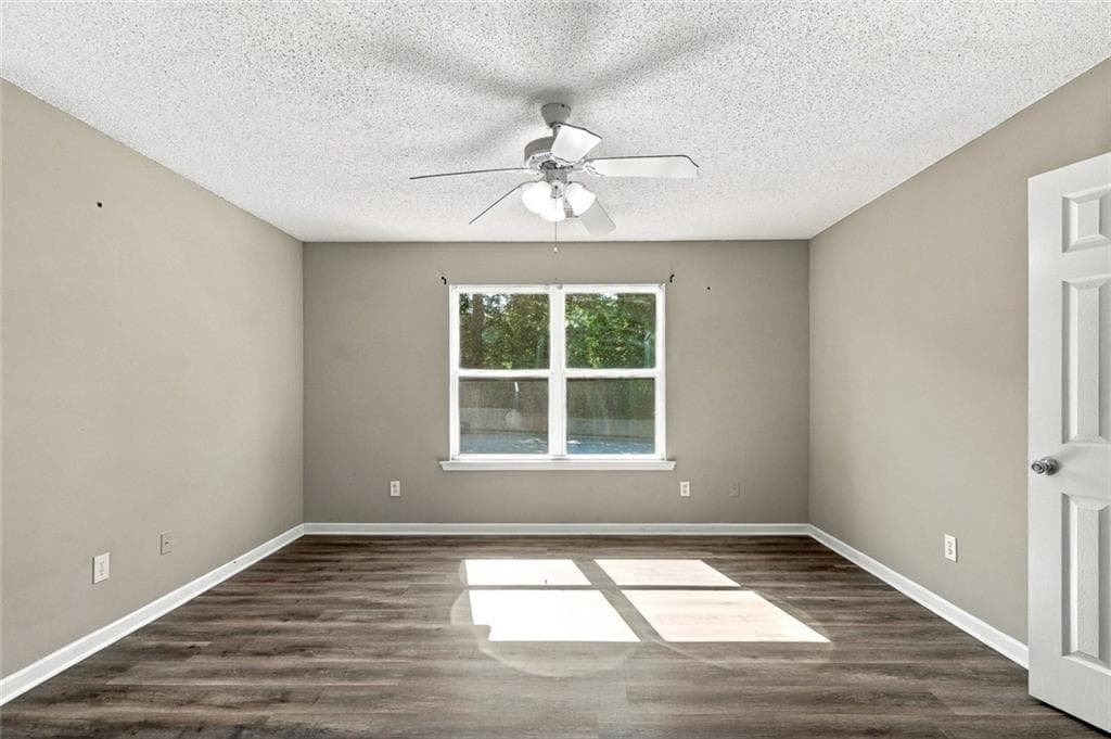 3 bedroom, 3 bathroom, 1,440 sq ft townhouse for sale at 2282 Coach Way, Jonesboro, GA 30236 — photo 3