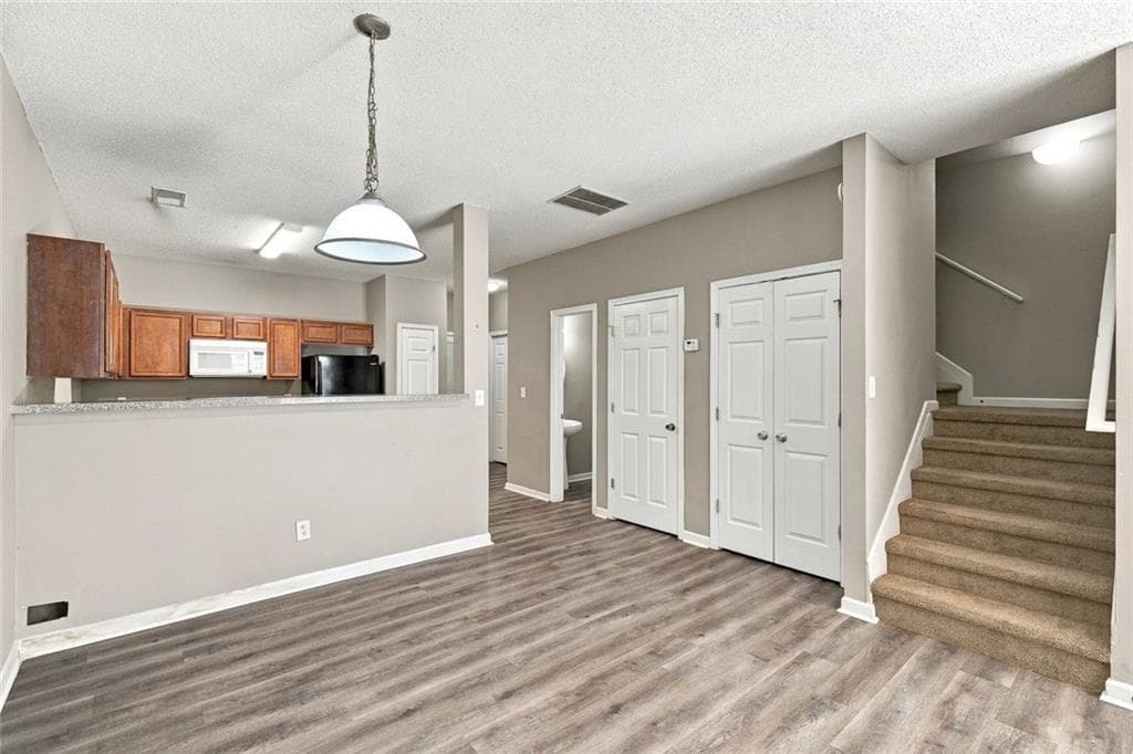 3 bedroom, 3 bathroom, 1,440 sq ft townhouse for sale at 2282 Coach Way, Jonesboro, GA 30236 — photo 4