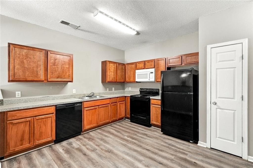 3 bedroom, 3 bathroom, 1,440 sq ft townhouse for sale at 2282 Coach Way, Jonesboro, GA 30236 — photo 6