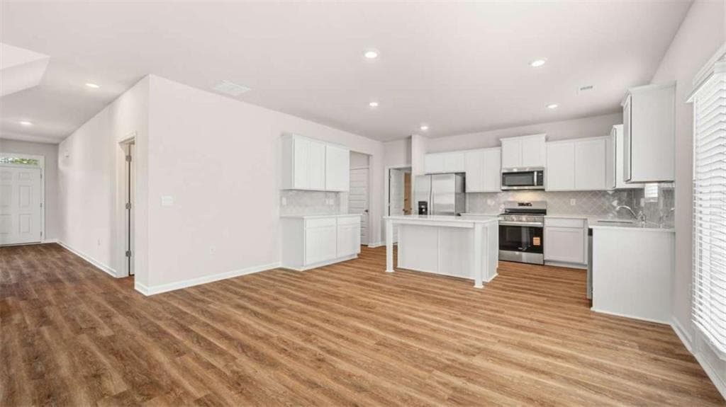 5 bedroom, 5 bathroom, 3,400 sq ft single family residence under contract at 805 Pelham Way, Locust Grove, GA 30248 — photo 7