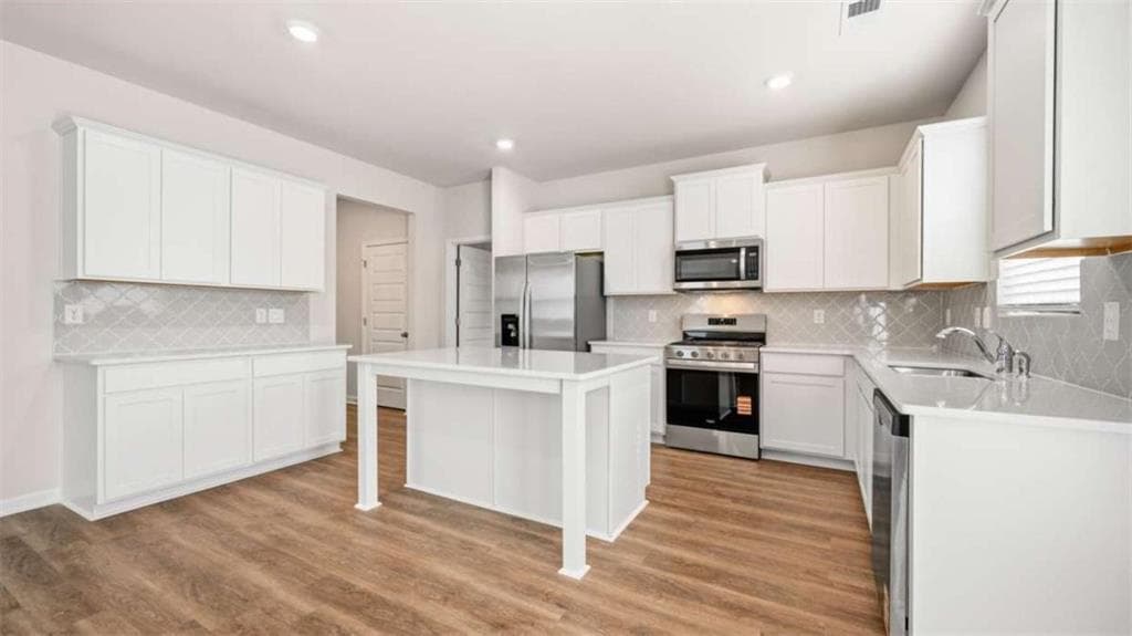 5 bedroom, 5 bathroom, 3,400 sq ft single family residence under contract at 805 Pelham Way, Locust Grove, GA 30248 — photo 8