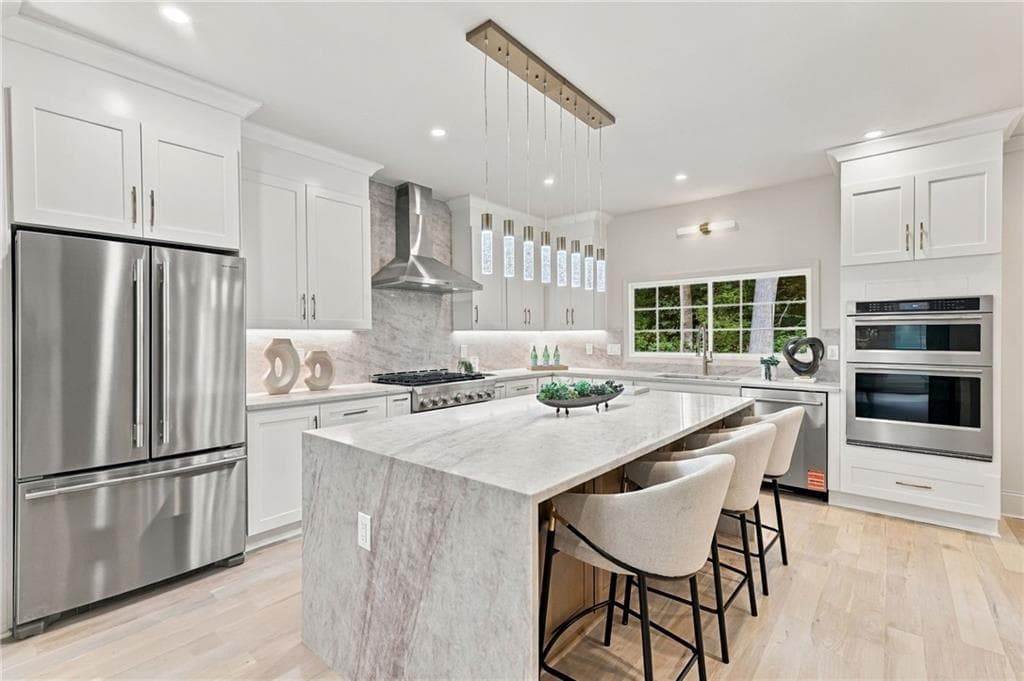 5 bedroom, 5 bathroom, 3,294 sq ft single family residence for sale at 6040 Blackwater Trail, Sandy Springs, GA 30328 — photo 2