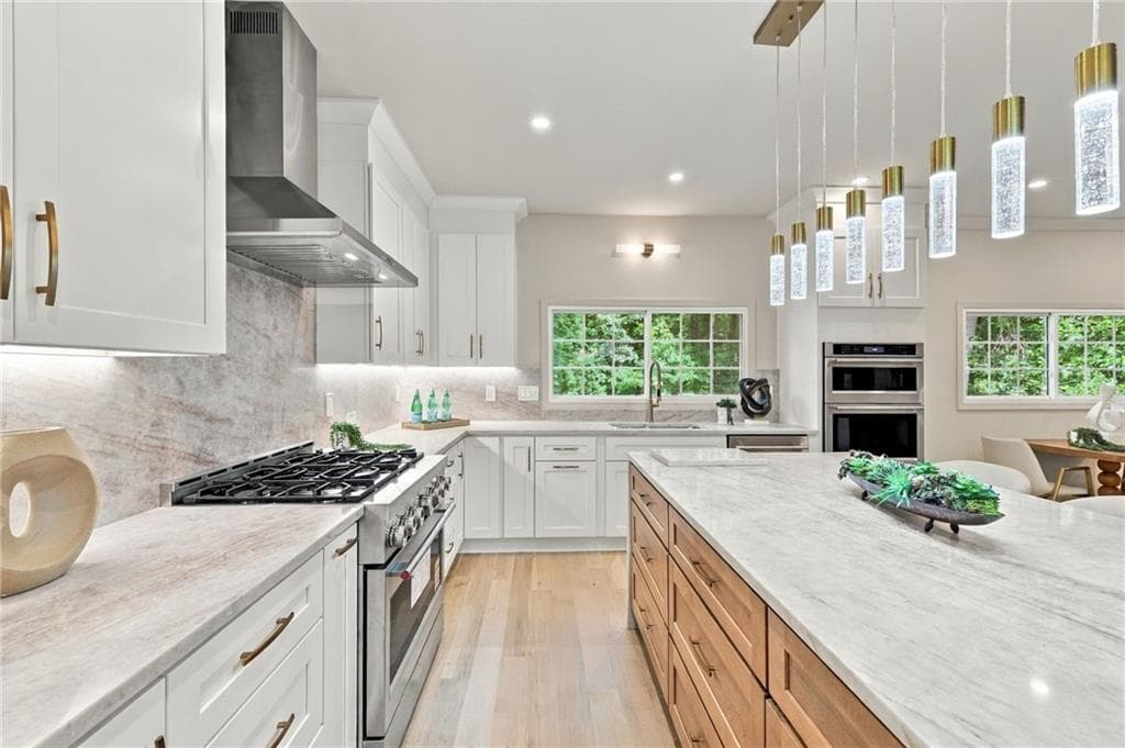 5 bedroom, 5 bathroom, 3,294 sq ft single family residence for sale at 6040 Blackwater Trail, Sandy Springs, GA 30328 — photo 4